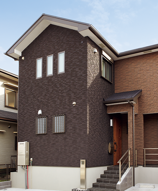 �{�H����