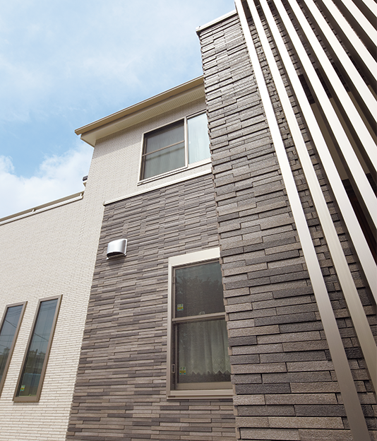 �{�H����