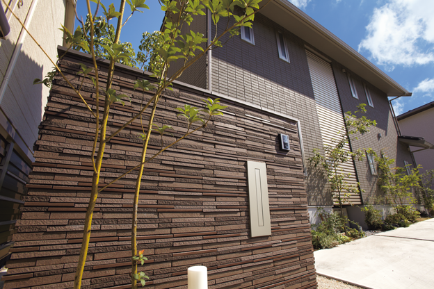 �{�H����