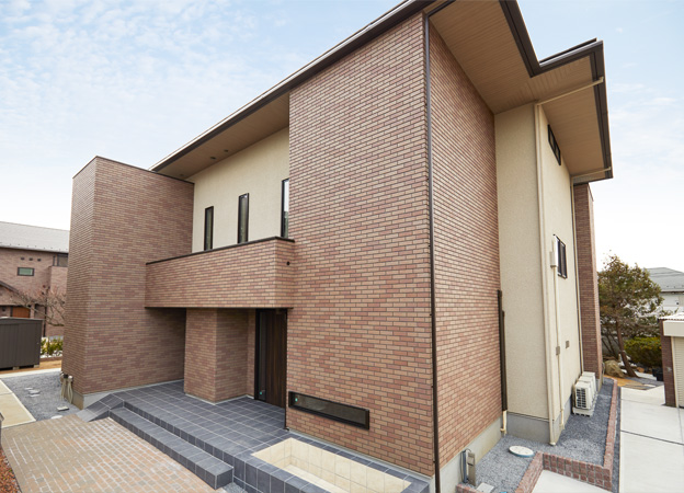 �{�H����