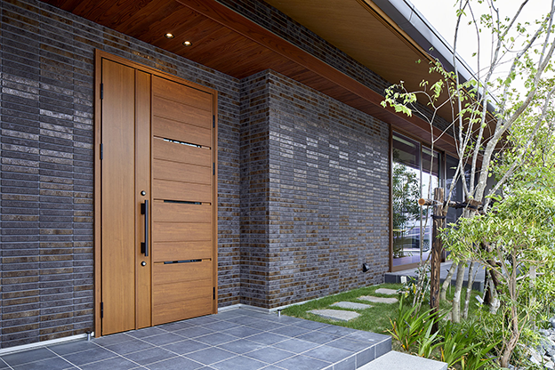 �{�H����