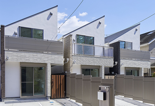 �{�H����