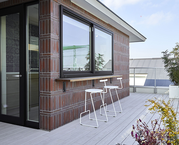 �{�H����