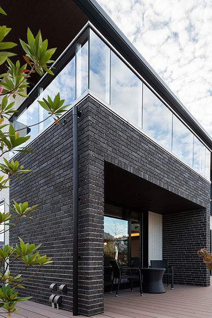 �{�H����