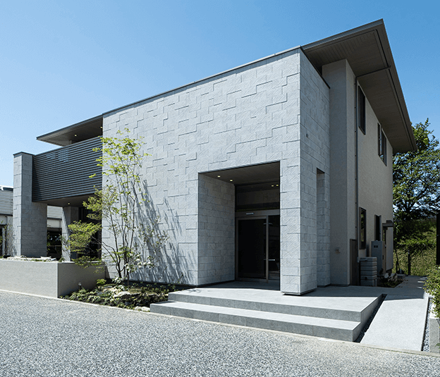 �{�H����