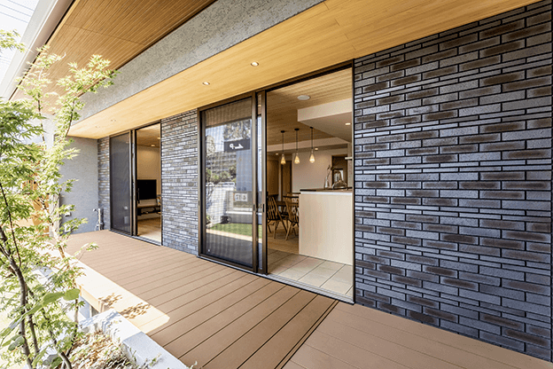 �{�H����