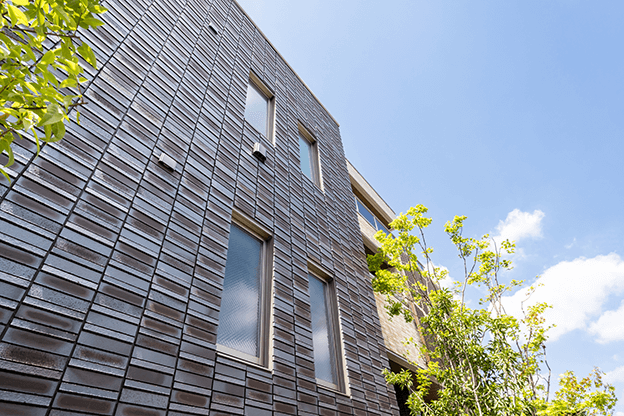 �{�H����