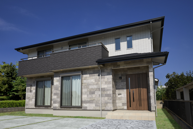 �{�H����