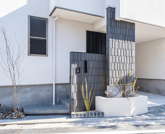 �{�H����