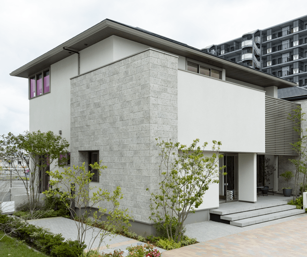 �{�H����