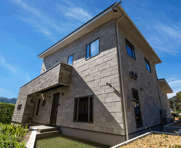 �{�H����