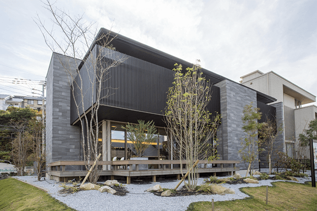 �{�H����