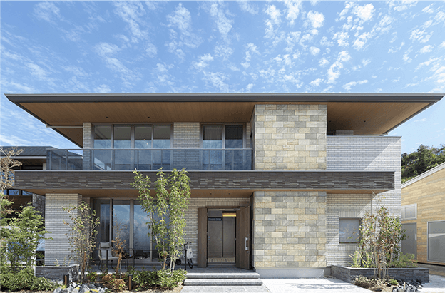 �{�H����