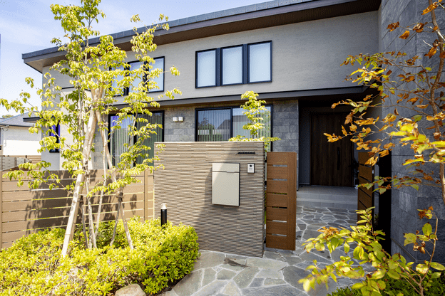 �{�H����