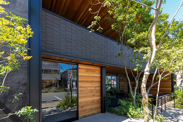 �{�H����