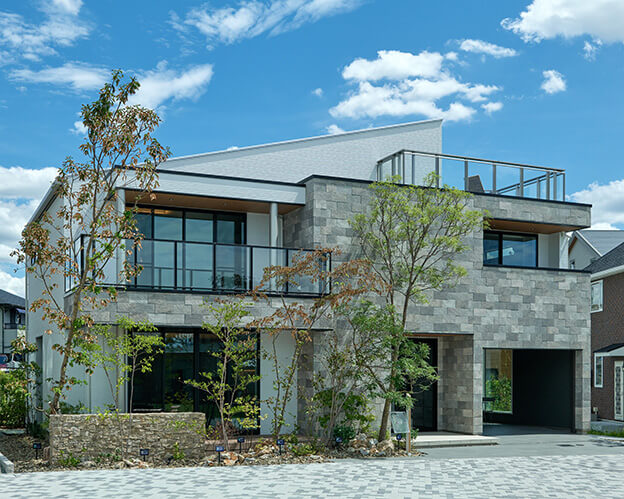 �{�H����